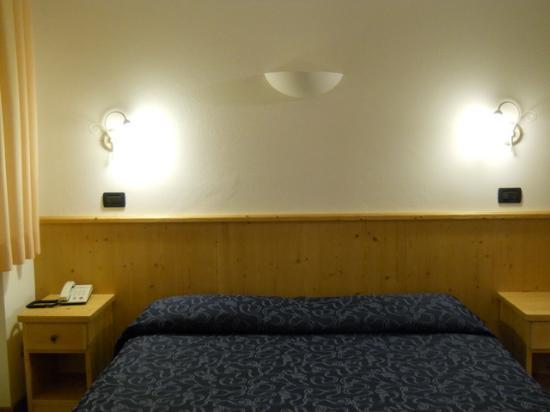 Hotel Bleis Ponte Di Legno Esterno foto